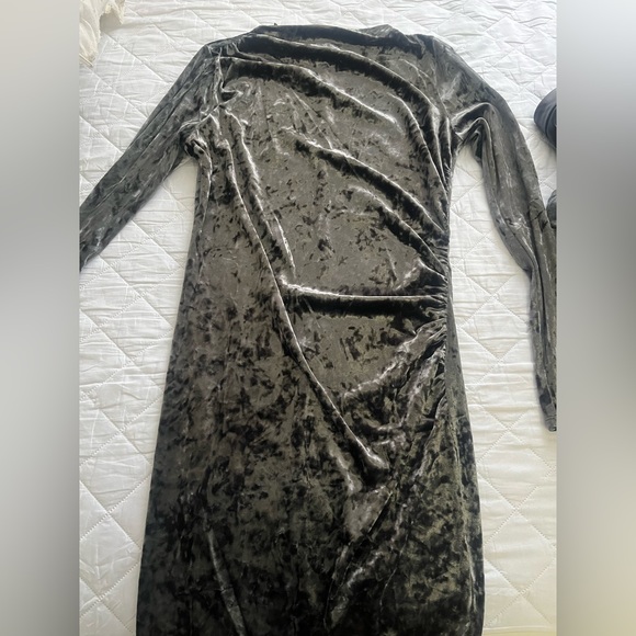 NWT H&M Short, fitted dress in soft jersey. 🌸 - Picture 3 of 6